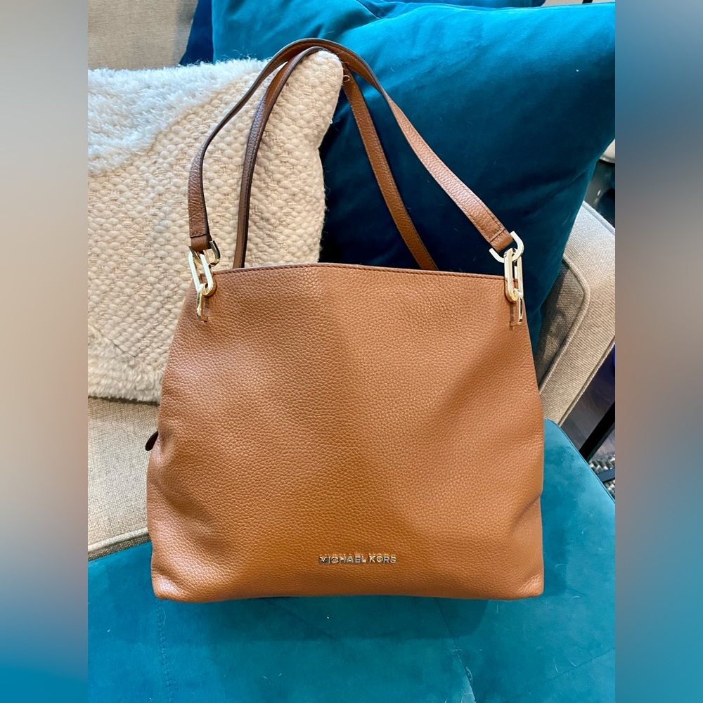 NWT MICHAEL KORS Leighton Large Shoulder Bag Pebbled Leather Color: Luggage